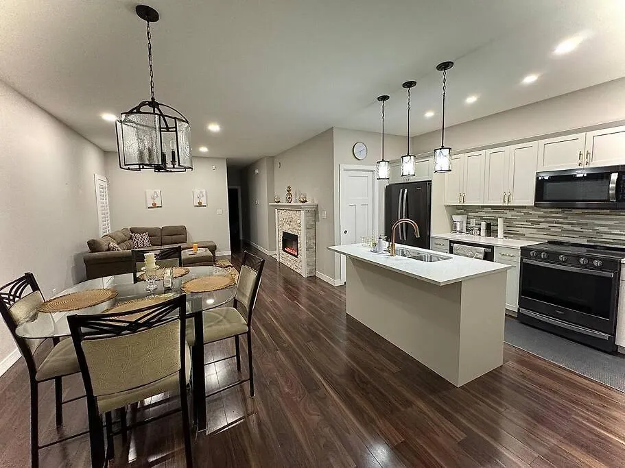 Villa Sunset Chalet In Bridgewater Winnipeg Kanada